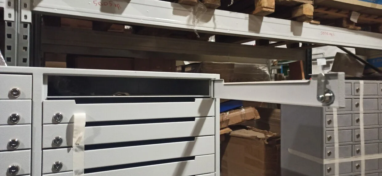 Фото - шкаф абонентский ша-60 с прорезями уценка